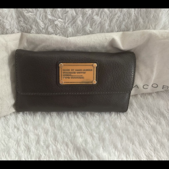 Marc by Marc Jacobs TriFold Wallet Dark Brown Leather - Picture 2 of 5